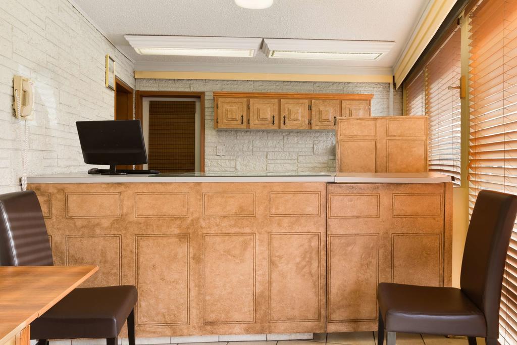 Thriftlodge Calgary North Eksteriør billede